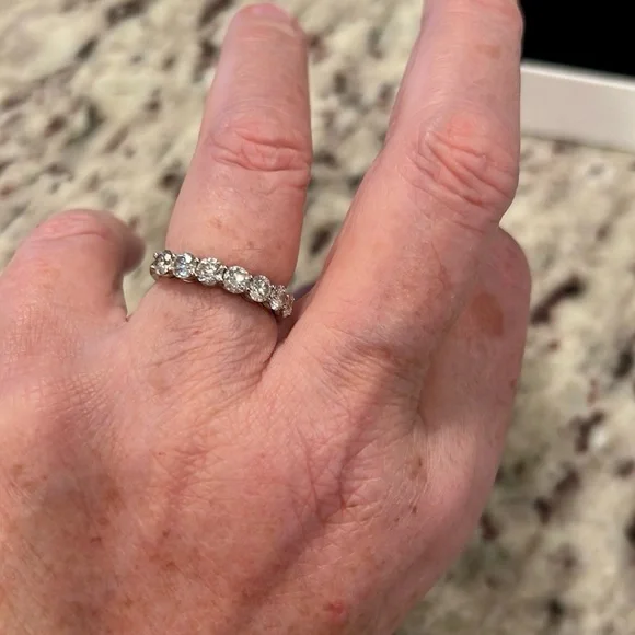 White 18K Diamond Anniversary Ring - Picture 8 of 9